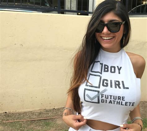 Get Ready with Mia Khalifa 